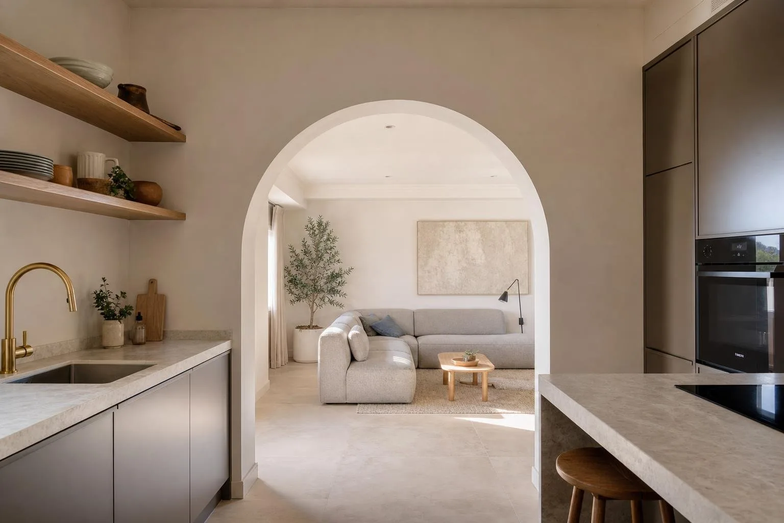 Arco nuevo entre cocina y salón rematado en yeso